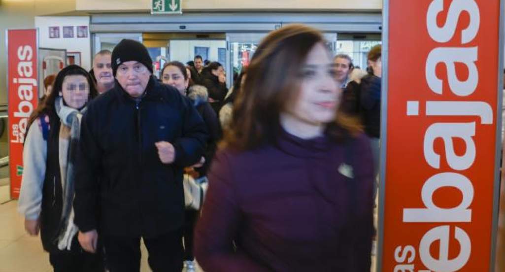 FOTOGRAFÍA. MADRID (ESPAÑA), 07.01.2023. Las rebajas de enero comienzan hoy en la mayor parte de los comercios españoles. Efe (2)