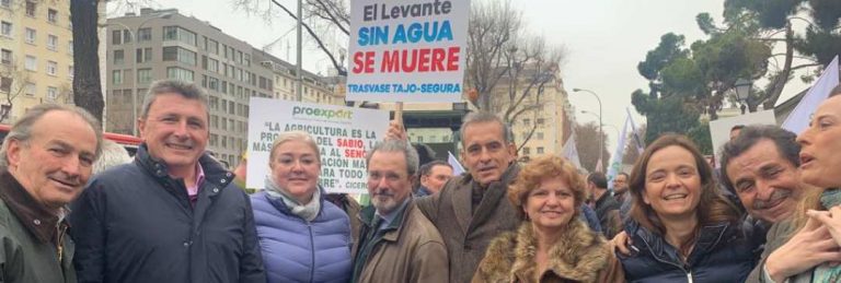 El candidato de VOX a presidir la Generalidad Valenciana protesta en defensa del trasvase Tajo-Segura