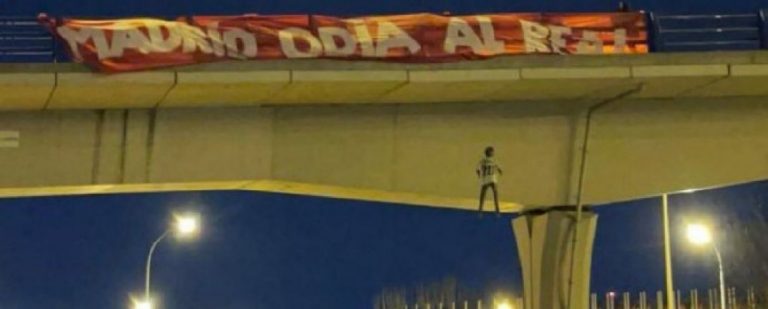 Otro detenido por el muñeco de Vinicius que fue colgado de un puente en Madrid