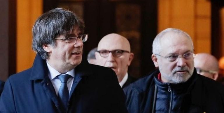 El Tribunal Constitucional prohíbe el «voto delegado» de los separatistas prófugos de Justicia 