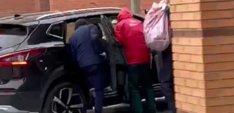 Facilitan las imágenes de un supuesto atraco en una tienda «Movistar» de Martorell (Cataluña)