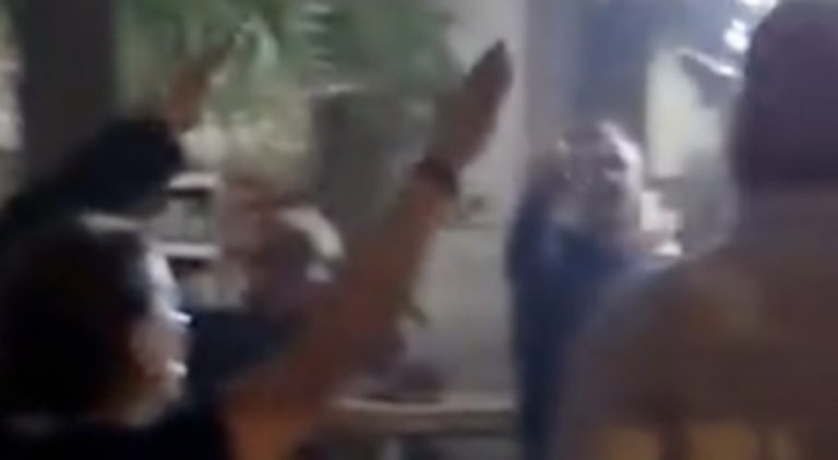 Pillan al edil del PP de Cabanillas del Campo y excalcalde Jaime Celada cantando ‘Cara al sol’ con brazo en alto (saludo fascista) 