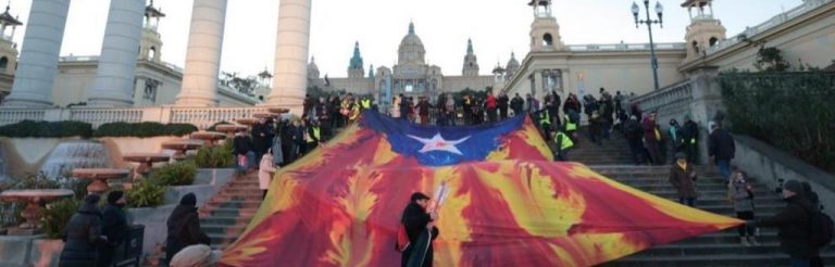 Miles de independentistas claman «ni Francia ni España. Países catalanes» y abuchean a los «Botiflers» (traidores) ERC y Junqueras