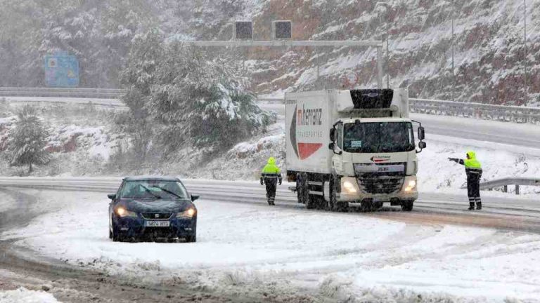 FOTOGRAFÍA. NAVARRA (ESPAÑA), 19.01.2023. Imagen cedida por la Guardia Civil. Alto Mezkirtiz, N135, Navarra. Efe
