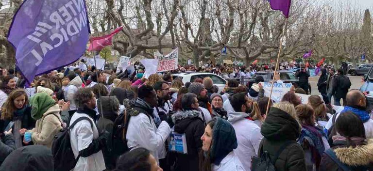 Cataluña| Una protesta de sanitarios en Barcelona reclama mejoras del sistema de salud