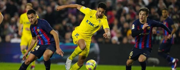 FC Barcelona decide ante el Cádiz con dos fogonazos de Lewandowski y Sergi Roberto (2-0)