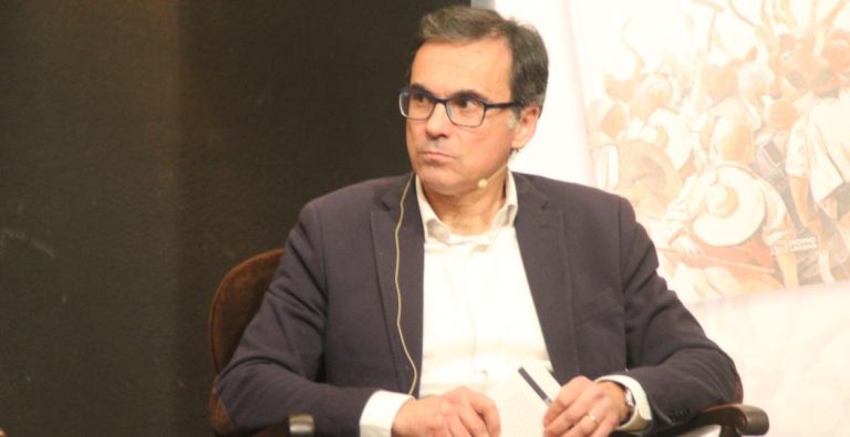 «Cataluña» aparece por primera vez como «Chotoloniam» en 1176 en un documento de Alfonso II de Aragón «el Casto» 