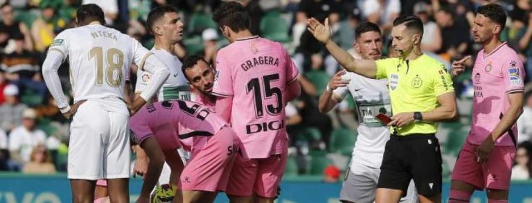 El Espanyol hunde al Elche en el tiempo de descuento (1-0)