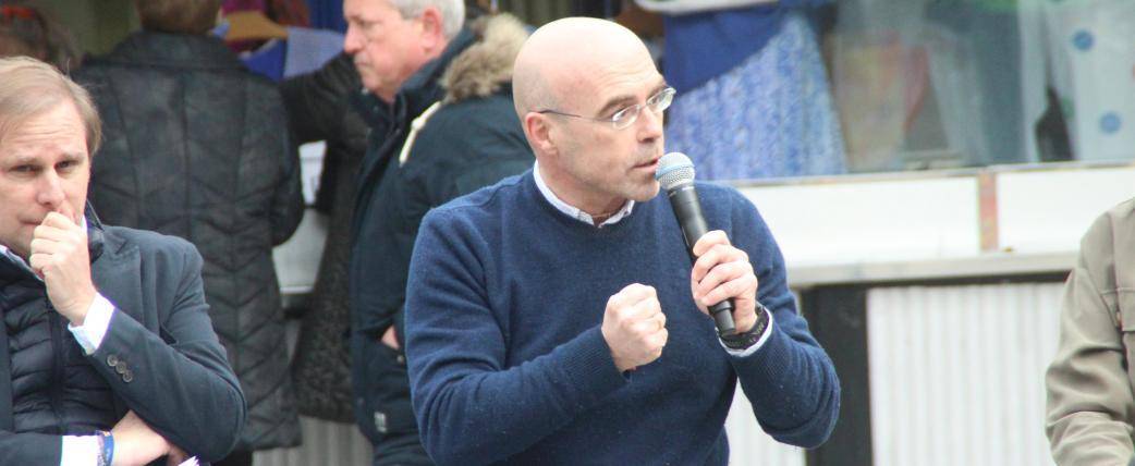 FOTOGRAFÍA. HOSPITALET DE LLOBREGAT (BARCELONA) ESPAÑA, 25.02.2023. VOX presenta 'Cuida lo Tuyo' en Hospitalet de Llobregat. Lasvocesdelpueblo (Ñ Pueblo) (8)