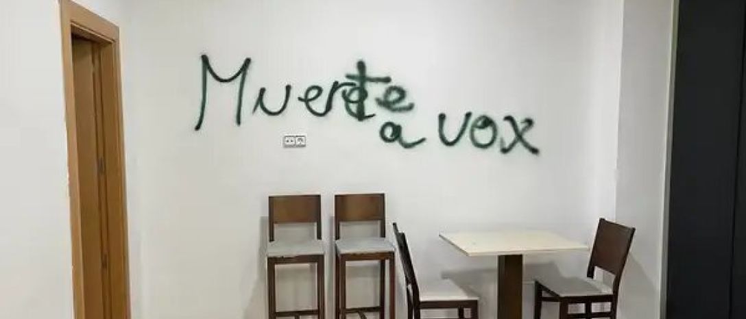FOTOGRAFÍA. JUMILLA (REGIÓN DE MURCIA) ESPAÑA, 02.05.2023. La izquierda y ultraizquierda atacan una sede de VOX en Jumilla (Murcia), roban y amenazan de muerte. Ñ Pueblo