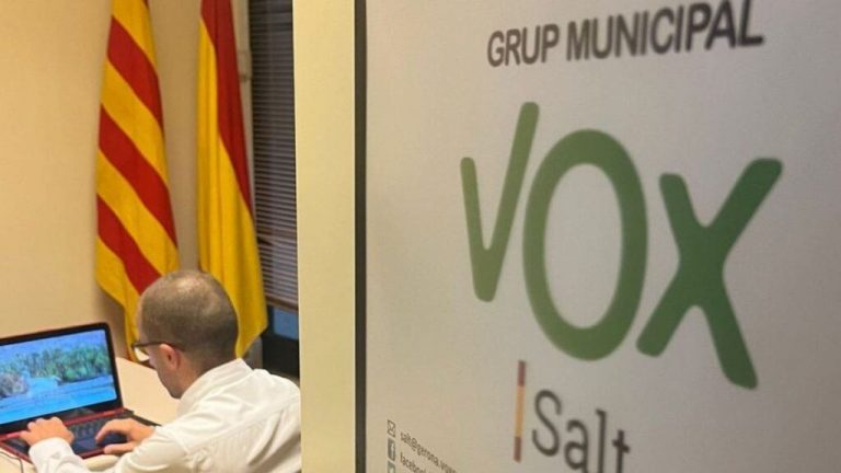 La bandera de España vuelve a Salt (Gerona) gracias al Grupo Municipal VOX