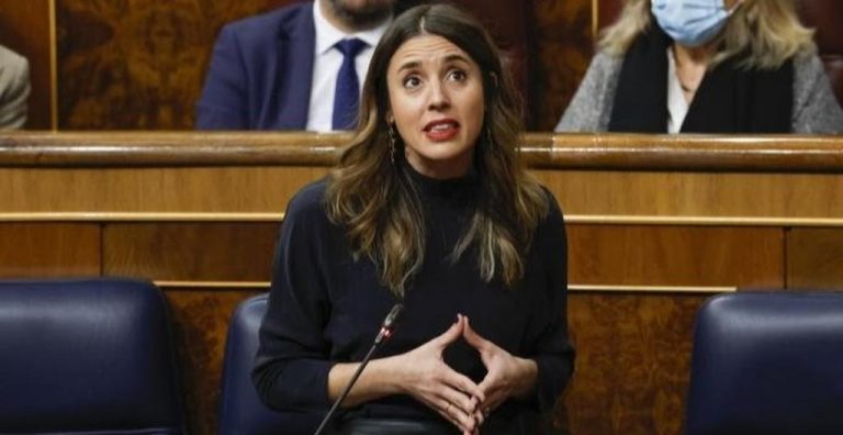 Irene Montero: La ley trans llega a un país donde los futbolistas salen ya del armario