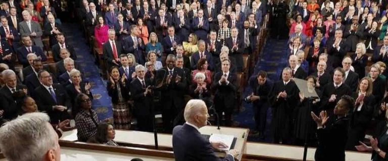 Biden anuncia que edificios federales se harán con material «hecho en EEUU»