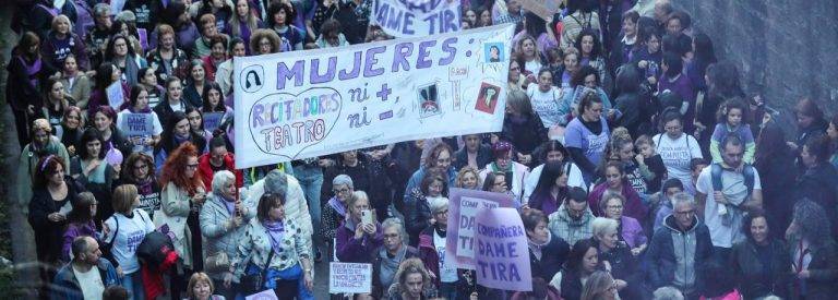 8M| La guerra PSOE y Podemos llega a la calle con un feminismo radical que insulta a gritos: «Vosotros fascistas sois los terroristas» y «Patriarcado y capital: alianza criminal»