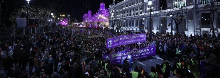 Un feminismo ultra y dividido tacha de «Estado proxeneta» a España en un 8M con dirigentes progres del PP de Alberto Núñez Feijóo