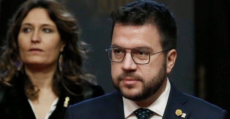 Aragonés pide «imaginar» República Catalana y «construir Nación»