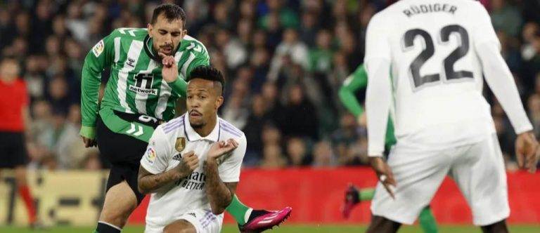 El Real Madrid se aleja del liderato ante el Betis (0-0)