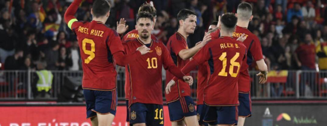 FOTOGRAFÍA. ALMERÍA (ESPAÑA), 25.03.2023. El centrocampista de la selección española Rodri (2i) celebra tras anotar un gol durante el partido amistoso entre las seleccion. Efe