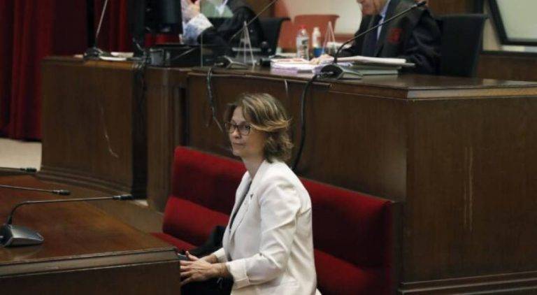 FOTOGRAFÍA. BARCELONA (ESPAÑA), 29.03.2023. Meritxell Serret Aleu (ERC), la golpista prófuga de la Justicia española que se entregó finalmente voluntariamente a la Justicia y actual consejera de Acción Exterior del Gobierno de Pere Aragonés García (ERC), reconoce su papel decisivo en el golpe de estado en Cataluña ante el Tribunal Superior de Justicia de Cataluña que la juzga y ha insistido en que el (1-O) «no fue delito», reclamando la «autodeterminación e independencia de Cataluña» en un pacto «negociado» con el Gobierno de España de Pedro Sánchez Pérez Castejón. La acusada ha sido arropada, como siempre por separatistas, entre ellos Pere aragonés García, Alba Vergés Bosch, la golpista condenada por el 9N Joana Ortega Alemany, etc. Efe