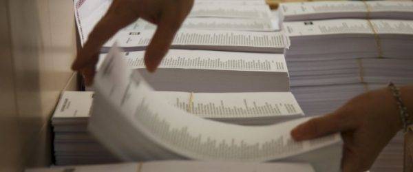 FOTOGRAFÍA. ESPAÑA, AÑO 2015. Detalle de papeletas de las elecciones de este mes de mayo de 2015 en España. Efe