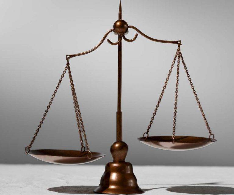 Vejar a su hija por recriminarle no es un delito en España