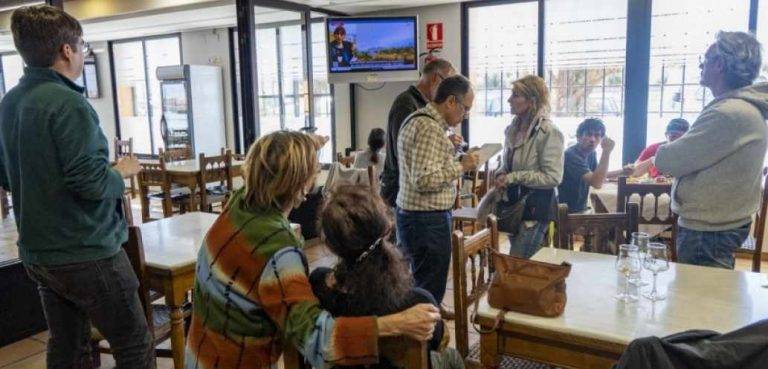Incendio Castellón| Una evolución climatológica aliada contiene el fuego en los límites con Teruel (Aragón)