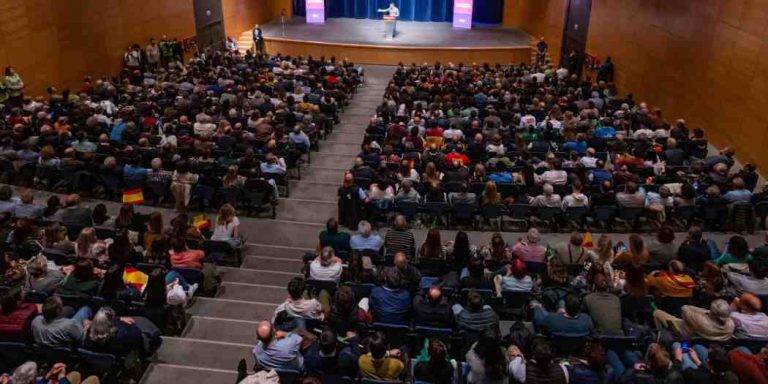 Castilla y León acto ‘España Decide’| Aforo máximo superado con creces. «VOX no traga» las políticas progres del centroizquierda PP