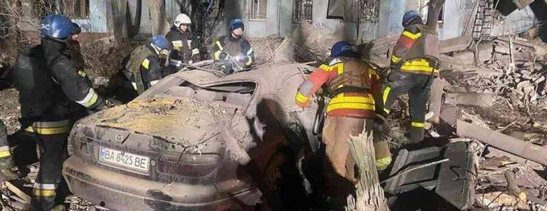 Invasión rusa de Ucrania| Varios cadáveres de civiles incluso niño tras ataque de Rusia en Zaporiyia