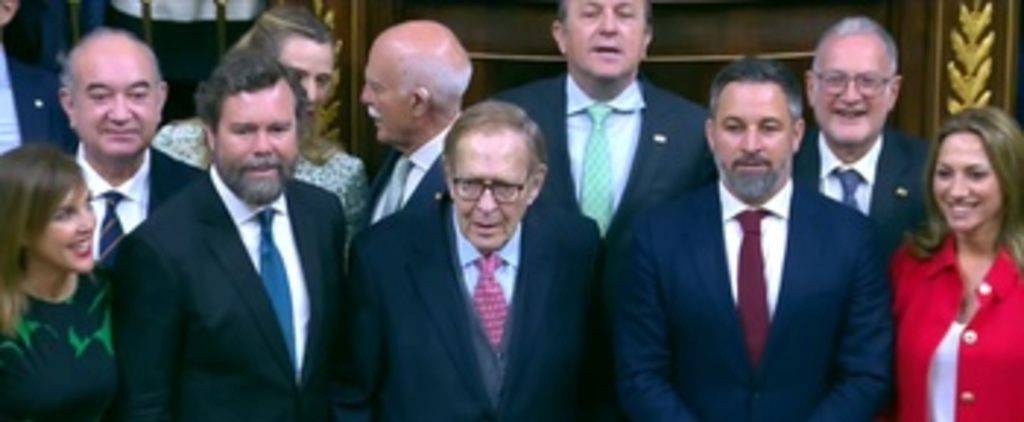 Foto familia exitazo de la moción de censura Tamames-VOX