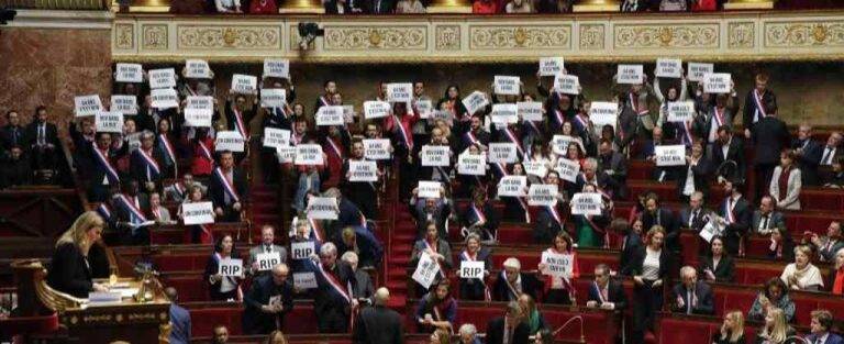 Francia| Fracasan las dos mociones de censura contra Macron y se salva la reforma de las pensiones