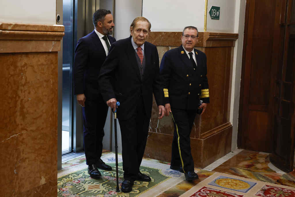 Tamames, Abascal, Congreso, Moción de censura