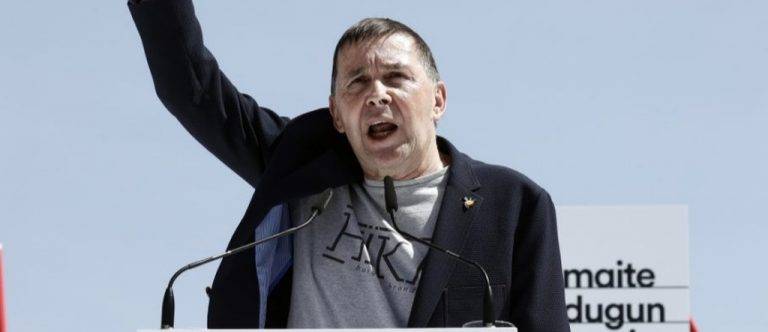 FOTOGRAFÍA. PAMPLONA (ESPAÑA), 09.04.2023. El terrorista líder etarra durante la masacre de ETA en Hipercor (Barcelona) y secretario general del brazo político de esta organización terrorista en las instalaciones, EH Bildu, Arnaldo Otegi Mondragón, ha señalado en Pamplona (Navarra) en el marco del Aberri Eguna -en dialecto euskera: "Día de la Patria Vasca", que "no puede haber izquierda transformadora en España y Francia, si no defiende el carácter plurinacional y el derecho a la libre determinación de los pueblos". Efe