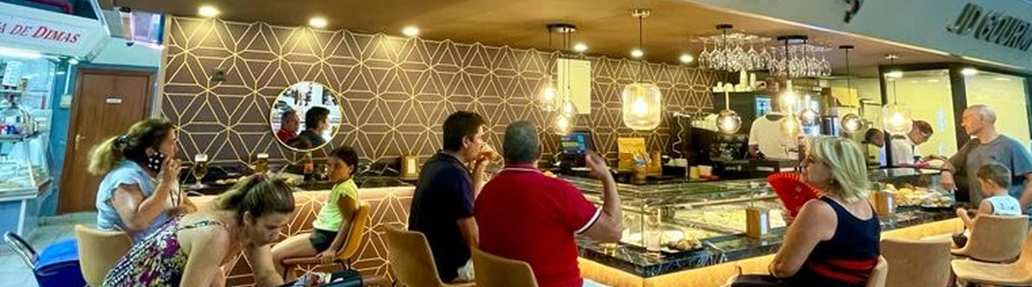 FOTOGRAFÍA. ALICANTE (ESPAÑA), 11.04.2023. El Ayuntamiento de Alicante y la Asociación de Comerciantes Concesionarios en Mercados Municipales de Alicante (ACCMMA). Ñ Pueblo (1)