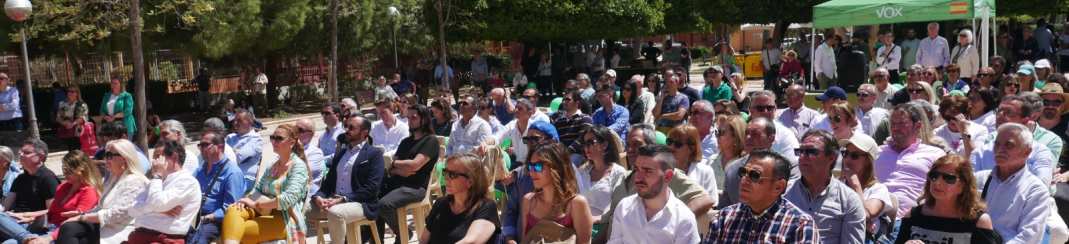 FOTOGRAFÍA. ALICANTE (ESPAÑA), 15.04.2023. Acto Cuida lo tuyo de VOX en Alicante. Ñ Pueblo (8)