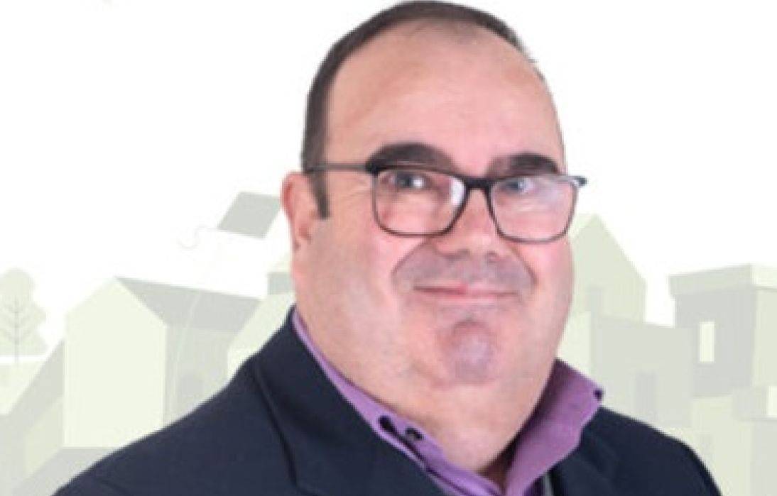 FOTOGRAFÍA. AMPOSTA (TARRAGONA) ESPAÑA, 04.04.2023.El asesor técnico profesional en Derecho Inmobiliario, administrador de fincas y gestor de comunidades, Rafael Gilabert. Ñ Pueblo