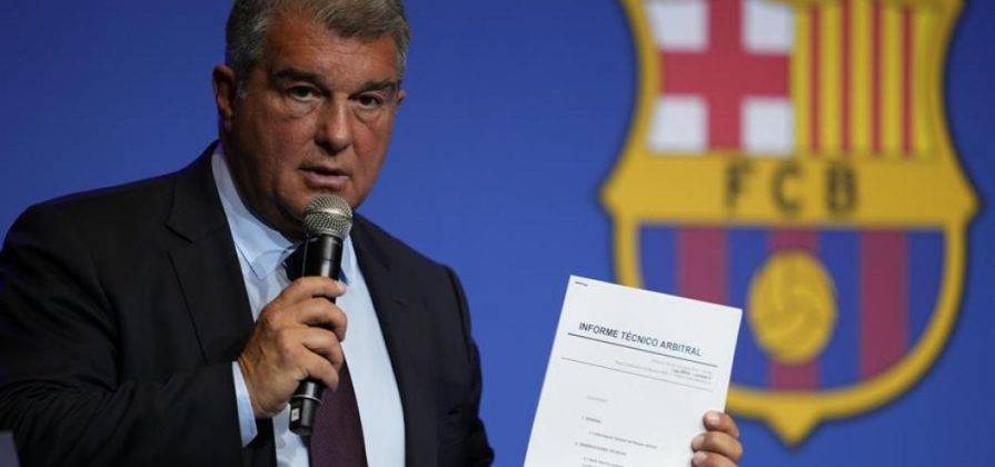 FOTOGRAFÍA. BARCELONA (ESPAÑA), 17.04.2023. El presidente del FC Barcelona, Joan Laporta, durante la comparecencia que protagoniza para informar de los resultados de la investigación interna llevada a cabo por la entidad azulgrana en relación al caso Negreira. Efe