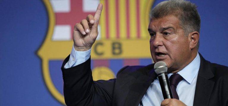 FOTOGRAFÍA. BARCELONA (ESPAÑA), 17.04.2023. El presidente del FC Barcelona, Joan Laporta, durante la comparecencia que protagoniza para informar de los resultados de la investigación interna llevada a cabo por la entidad azulgrana en relación al caso Negreira. Efe