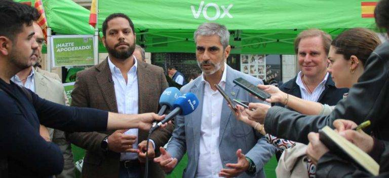 Elecciones 28| VOX acude a la protesta para exigir el desalojo inmediato del edificio «okupado» en Bonanova