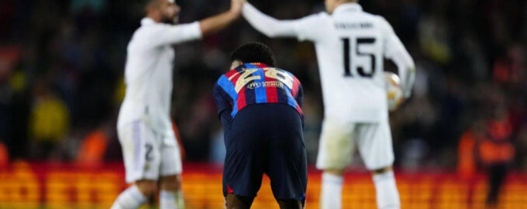 FOTOGRAFÍA. BARCELONA (ESPAÑA), SEMANA SANTA 2023 (05.04.2023). El lateral del Barcelona Álex Balde (c). Efe