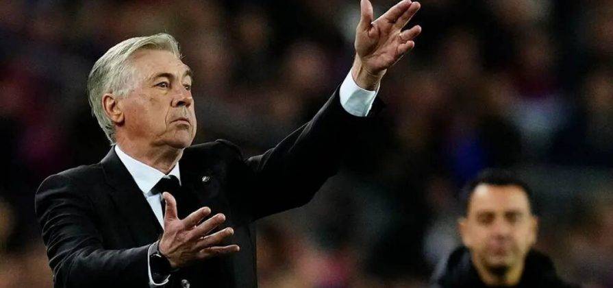 FOTOGRAFÍA. BARCELONA (ESPAÑA), SEMANA SANTA 2023 (05.04.2023). El entrenador del Real Madrid, Carlo Ancelotti (i), junto al técnico de FC Barcelona, Xavi Hernández Creus, en el Camp Nou, durante el clásico copero en el que dio un contundente golpe en la mesa, enterrando las dudas sobre su futuro en el banquillo de los 'merengues' con un noqueo histórico al Barça (0-4), remontando el 0-1 de la ida en el Santiago Bernabéu, y metiendo al Real Madrid a la final de la copa de su Majestad el Rey de España Felipe VI. Efe