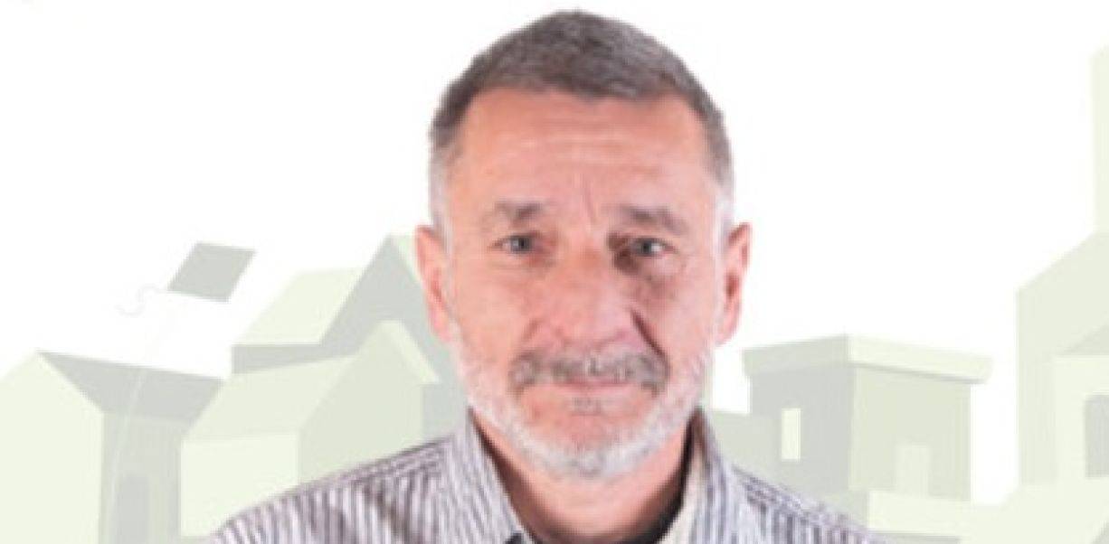 FOTOGRAFÍA. CONSTANTÍ (TARRAGONA) ESPAÑA, 04.04.2023. Juan Carlos Pinel posa para su candidatura a la alcaldía de Constantí (Tarragona), VOX. Ñ Pueblo