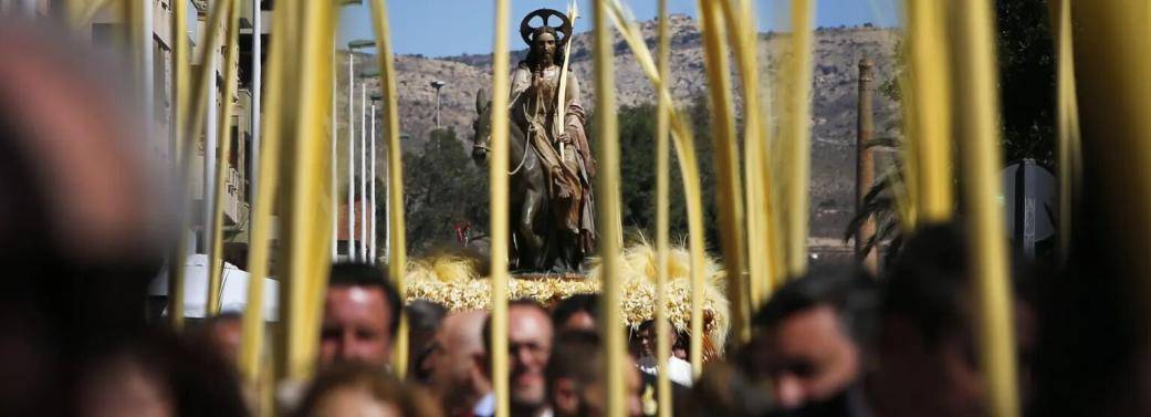 FOTOGRAFÍA. ELCHE (ALICANTE) ESPAÑA, 02.04.2023. Un momento de la procesión de Domingo de Ramos 2023 en Elche (Alicante). Semana santa. Efe (2)