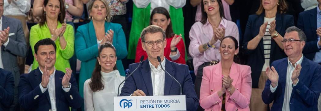 FOTOGRAFÍA. MURCIA (ESPAÑA), 22.04.2023. El presidente del Partido Popular Alberto Núñez Feijóo (c) durante un momento de su intervención . Efe