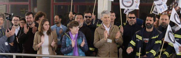 La ultraizquierda se manifiesta con algunos trabajadores contra la privatización del aeropuerto de Palma 