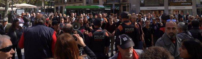 Elecciones 28M| El separatismo ataca a gritos a VOX en Manresa (Barcelona)