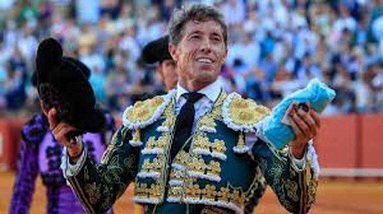 Feria de abril Sevilla 2023| Manuel Escribano corta una oreja al cuarto toro