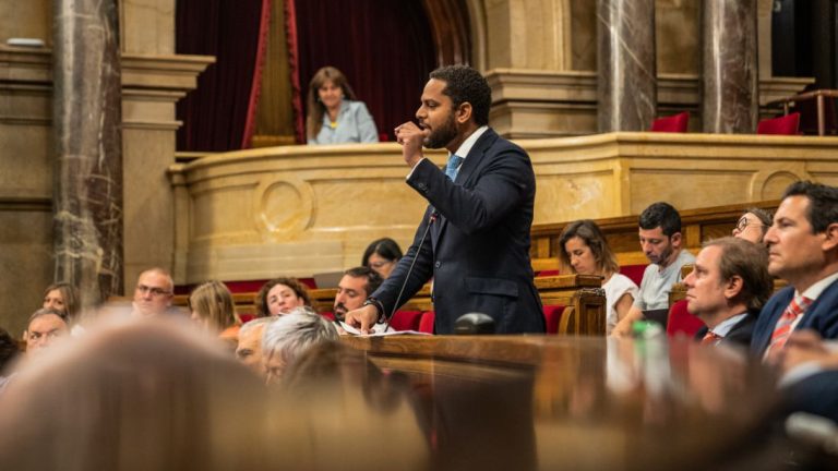 CATALUÑA ES LA ALEMANIA NAZI| VOX: «No hay actitud más fascista que apagar micrófonos a la Oposición»