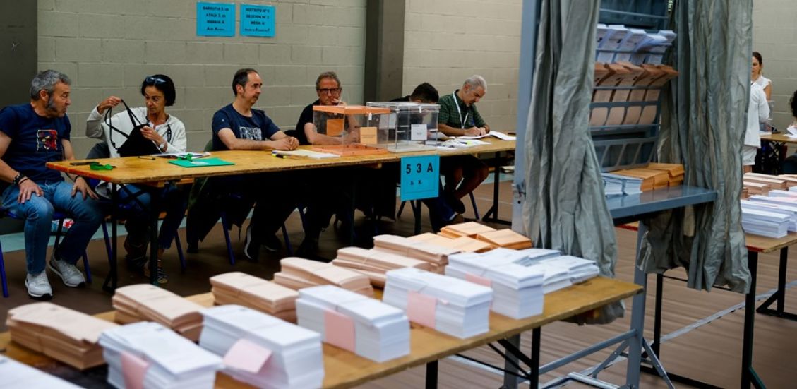 FOTOGRAFÍA. DURANGO (VIZCAYA) ESPAÑA, 28 DE MAYO DE 2023. Momento de apertura de un colegio electoral en la localidad de Durango para estos comicios de este 28M este domingo. Efe