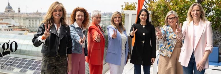 FOTOGRAFÍA. MADRID (ESPAÑA), 02 DE MAYO DE 2023. las 'Mujeres de Cs', la líder nacional, Patricia Guasp Barrero (4 d); la portavoz en el Congreso de los Diputados, Inés Arrimadas García (3 d); la candidata a la presidencia de la Comunidad de Madrid, Araceli Gómez (Aruca Gómez) (i); la candidata a la alcaldía de Salamanca, Ana Suárez Otero (2 i); la candidata a la presidencia de la Generalidad Valenciana, María del Carmen Peris Navarro (Mamen Peris) (2 d); la candidata a la presidencia de la Región de Murcia, María José Ros Olivo (d); y la candidata a la alcaldía de Barcelona, Anna Grau Àrias (5 d); participan en una acto feminista, progresista y liberal bajo lema «Mujeres radicalmente libres» en Madrid, en marco de la campaña electoral de las próximas elecciones municipales y autonómicas del 28 de mayo de 2023, el 28M. Lasvocesdelpueblo (Ñ Pueblo)