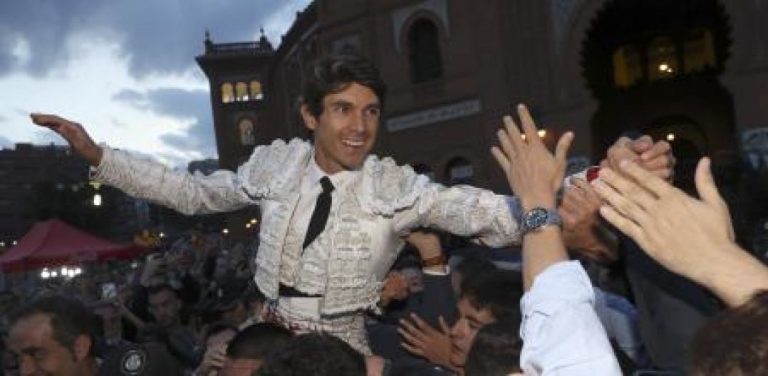 Sexta salida a hombros de Sebastián Castella en su regreso a Madrid 
